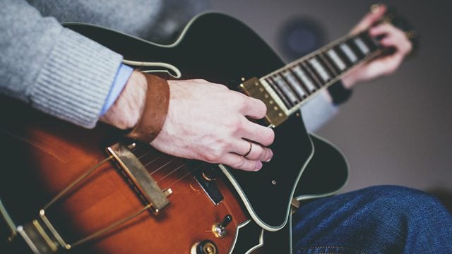 Hollowbody electric jazz guitar
