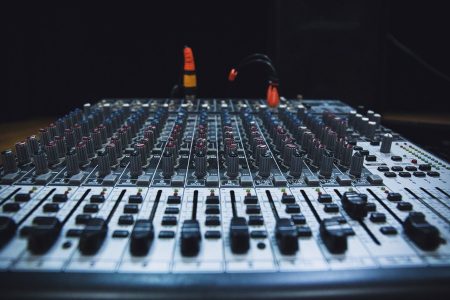 What Makes a Sound Effect Useful or Useless: Keep Your Audiences Engaged